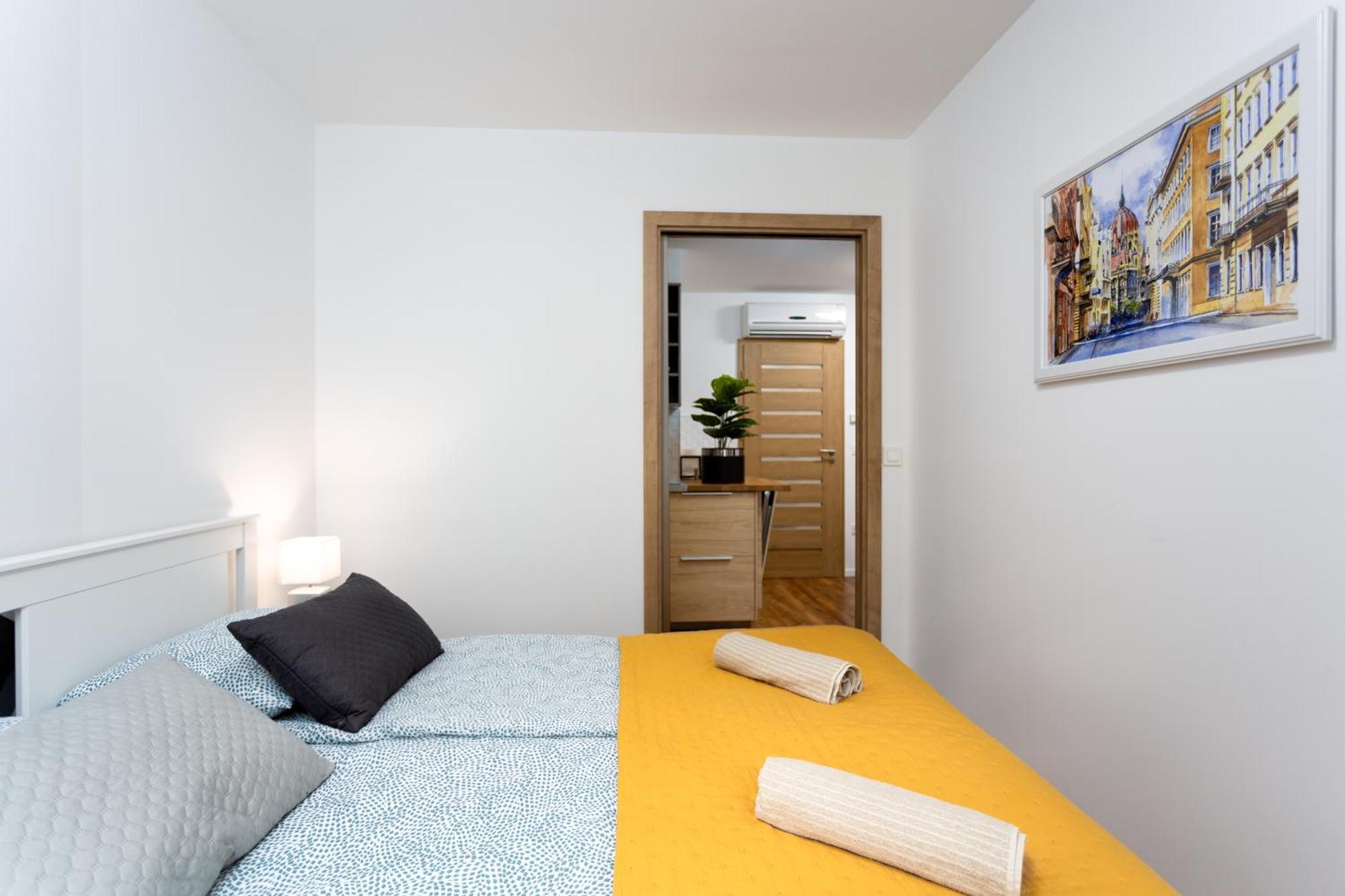 Downtown Cube Apartment Budapest Bagian luar foto