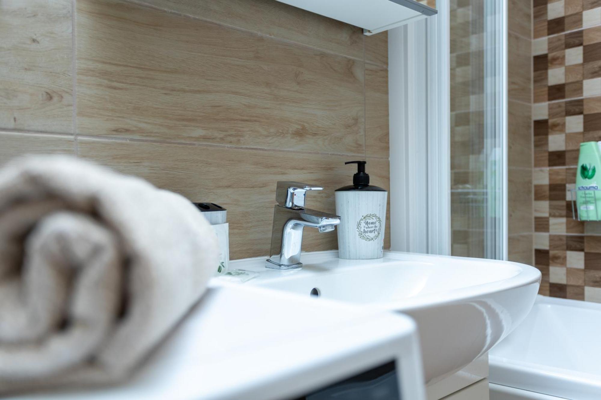 Downtown Cube Apartment Budapest Bagian luar foto