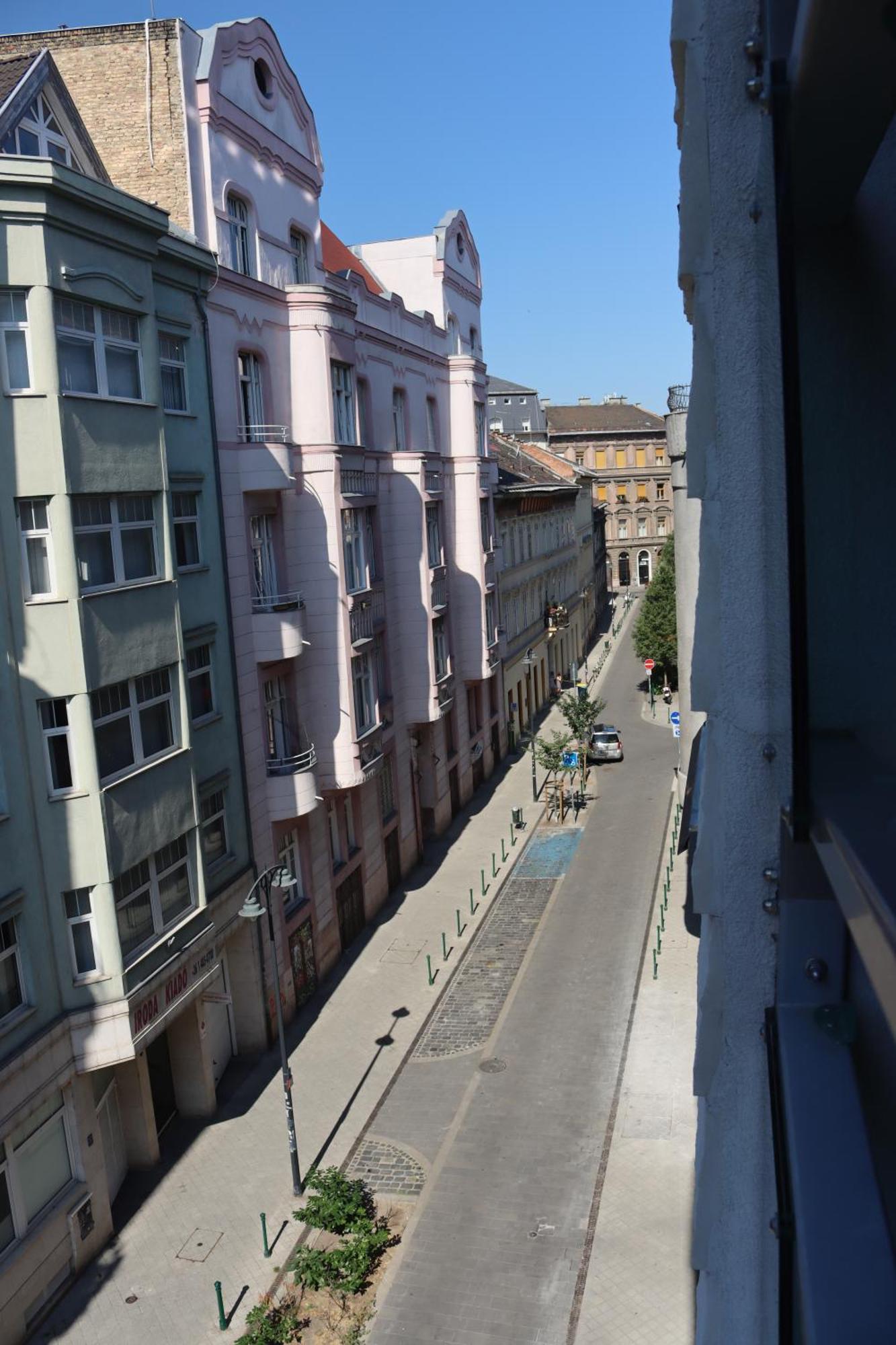 Downtown Cube Apartment Budapest Bagian luar foto